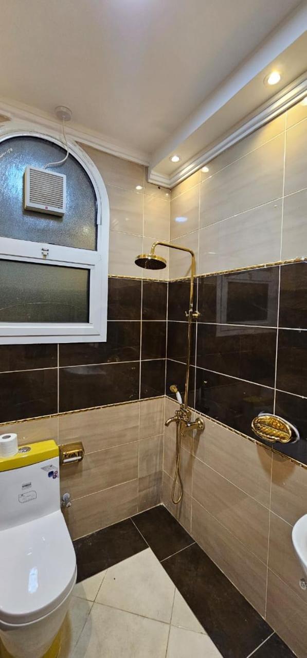 Family Friendly, Near Airport, Location *